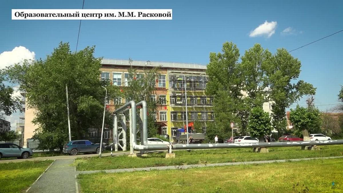 Роман Бусаргин: В Энгельсе по решению нашего Президента Владимира Владимировича Путина капитально ремонтируются сразу 3 школы