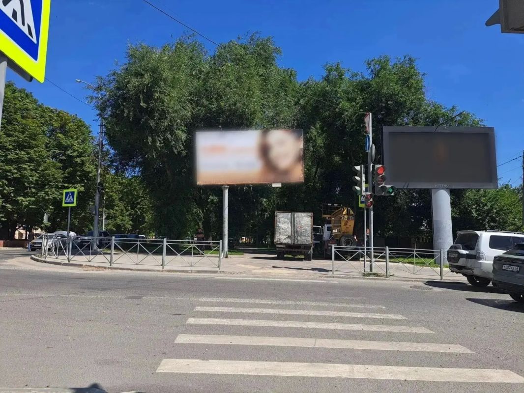 В Саратове продолжается освобождение городских территорий от незаконных рекламных конструкций В Саратове продолжается освобождение городских территорий от незаконных рекламных конструкций
