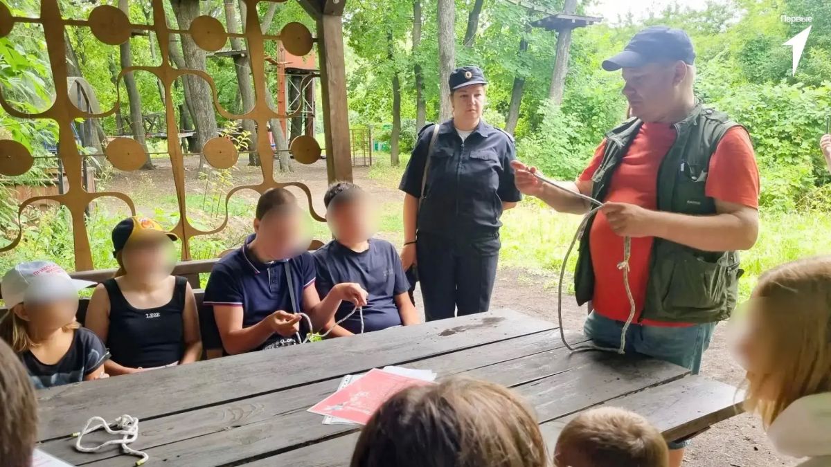 В Саратове сотрудники полиции организовали туристический мастер-класс для подростков В Саратове сотрудники полиции организовали туристический мастер-класс для подростков