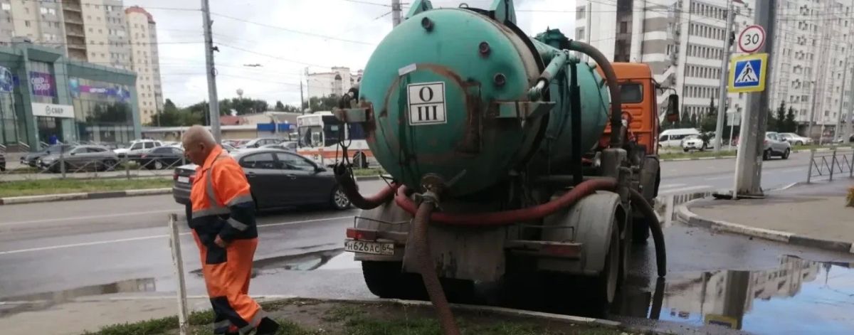 Откачиваем дождевую воду. Наша специализированная техника работает для ликвидации последствий подтоплений Откачиваем дождевую воду. Наша специализированная техника работает для ликвидации последствий подтоплений