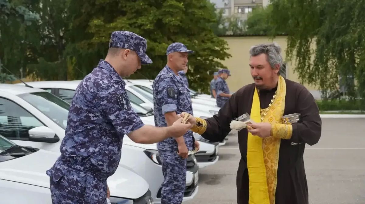В Управлении Росгвардии по Саратовской области состоялись торжественная церемония приведения к присяге молодых сотрудников вневедомственной охраны и передача новых служебных автомобилей В Управлении Росгвардии по Саратовской области состоялись торжественная церемония приведения к присяге молодых сотрудников вневедомственной охраны и передача новых служебных автомобилей