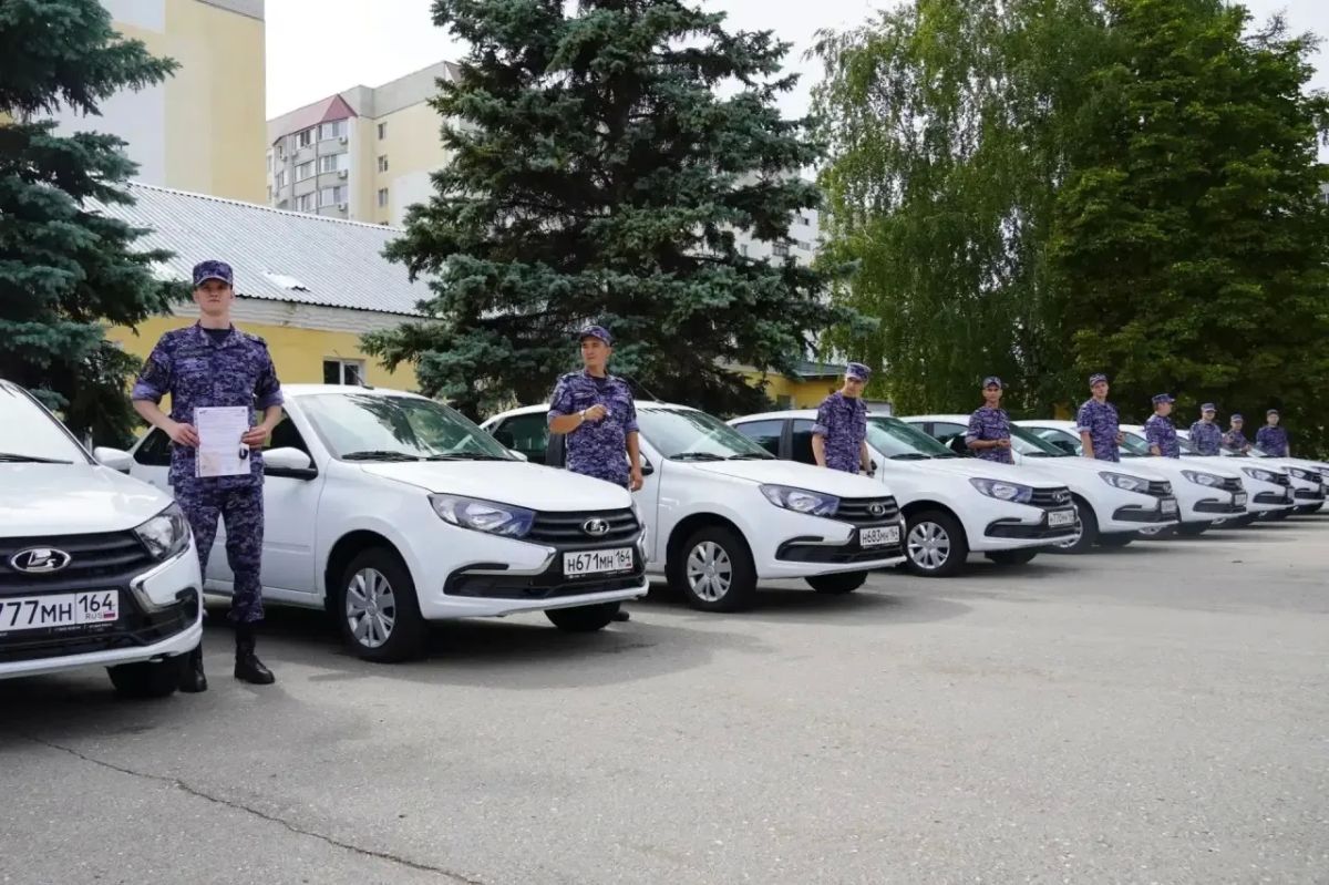 В Управлении Росгвардии по Саратовской области состоялись торжественная церемония приведения к присяге молодых сотрудников вневедомственной охраны и передача новых служебных автомобилей В Управлении Росгвардии по Саратовской области состоялись торжественная церемония приведения к присяге молодых сотрудников вневедомственной охраны и передача новых служебных автомобилей