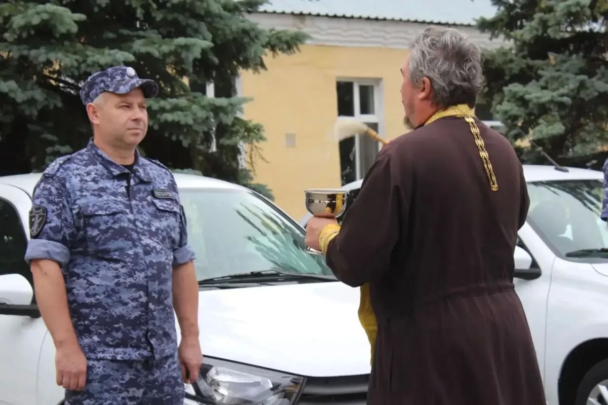 В Управлении Росгвардии по Саратовской области состоялись торжественная церемония приведения к присяге молодых сотрудников вневедомственной охраны и передача новых служебных автомобилей В Управлении Росгвардии по Саратовской области состоялись торжественная церемония приведения к присяге молодых сотрудников вневедомственной охраны и передача новых служебных автомобилей