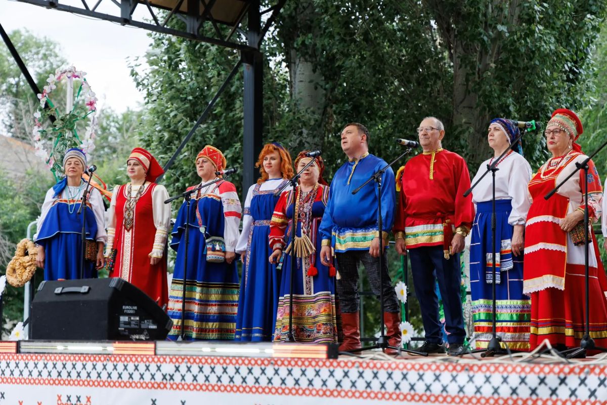 Вот и отгремел на площади Дворца культуры «Восход» IV открытый районный фестиваль творчества народов Поволжья «Приволжская ярмарка», посвященный Единому дню фольклора! В год единства народов России фестиваль обрел особую... Вот и отгремел на площади Дворца культуры «Восход» IV открытый районный фестиваль творчества народов Поволжья «Приволжская ярмарка», посвященный Единому дню фольклора! В год единства народов России фестиваль обрел особую...