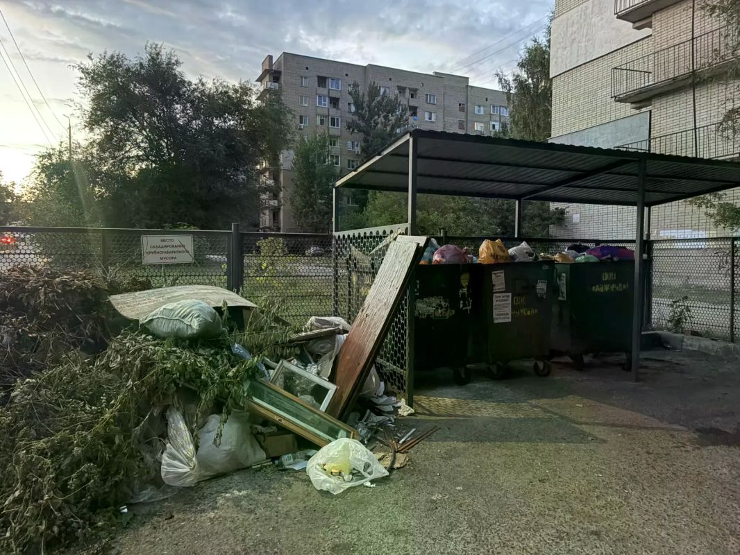 Контроль за надлежащим содержанием контейнерных площадок продолжается Контроль за надлежащим содержанием контейнерных площадок продолжается