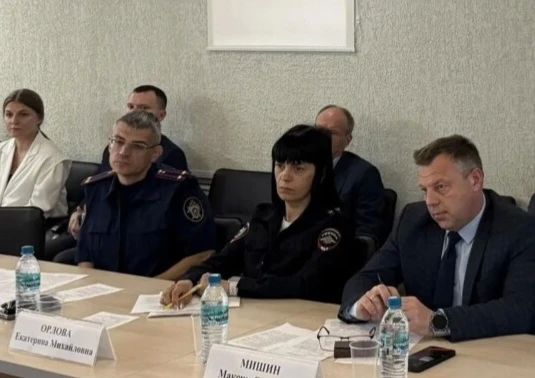 Представители полиции приняли участие в обсуждении актуальных вопросов безопасности дорожного движения на базе региональной Общественной палаты Представители полиции приняли участие в обсуждении актуальных вопросов безопасности дорожного движения на базе региональной Общественной палаты