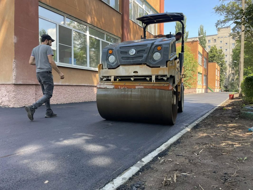 По поручению Председателя Госдумы Вячеслава Володина продолжаю контролировать ход ремонта территорий детских садов в городе Балаково По поручению Председателя Госдумы Вячеслава Володина продолжаю контролировать ход ремонта территорий детских садов в городе Балаково