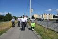 Вдоль Набережной у моста Победы устанавливают пешеходные направляющие