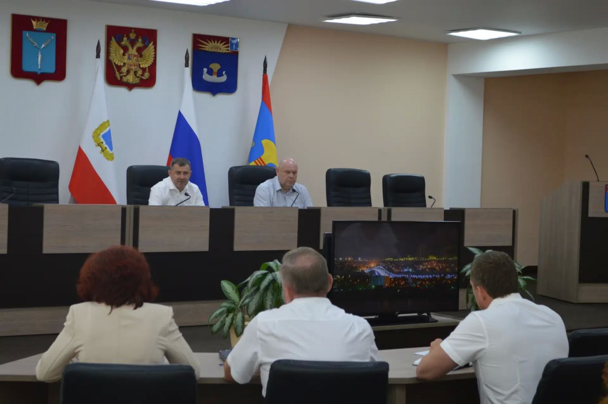 Провели рабочее совещание с руководством служб и структурных подразделений администрации