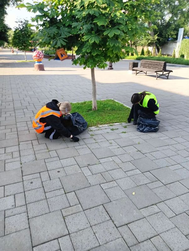 «Комбинат благоустройства» в ежедневном режиме продолжает комплексные работы по содержанию городских территорий «Комбинат благоустройства» в ежедневном режиме продолжает комплексные работы по содержанию городских территорий