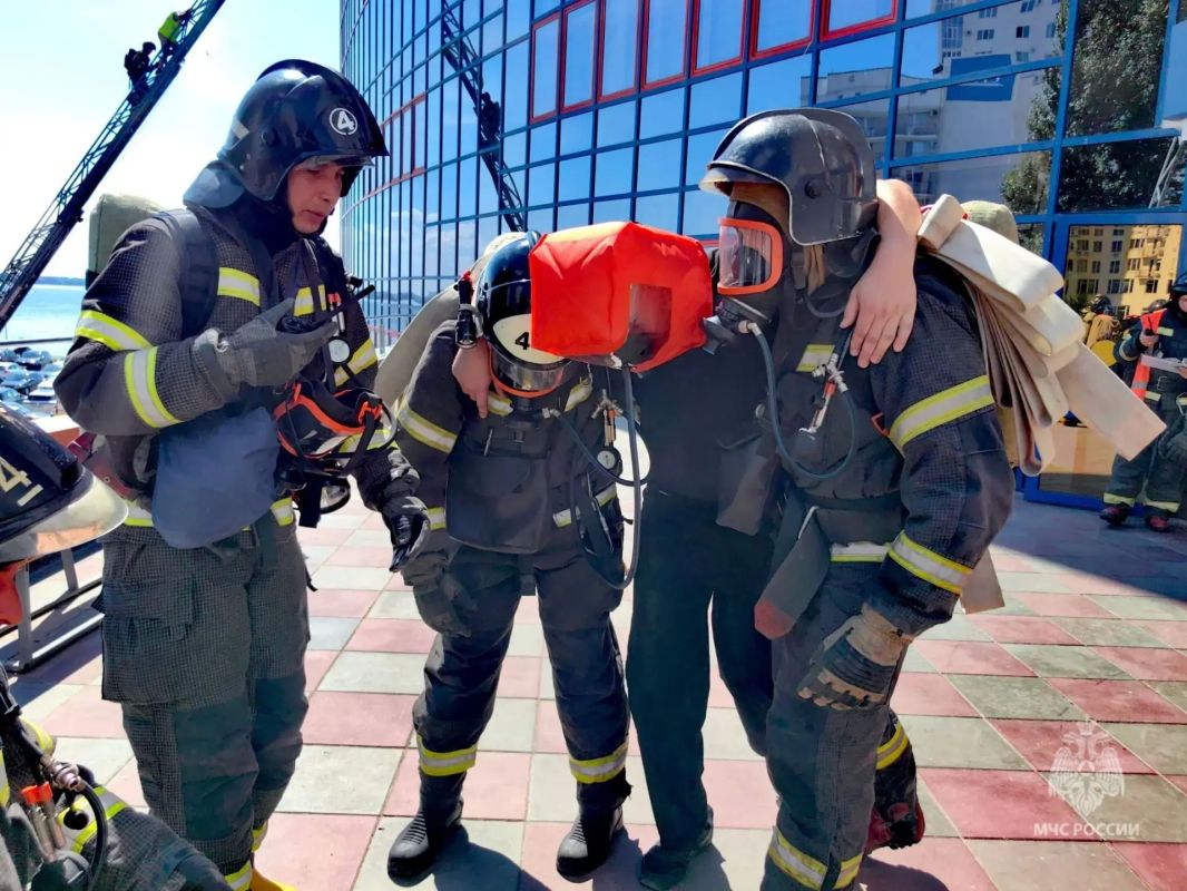 В Саратове прошли учения на юридической академии В Саратове прошли учения на юридической академии