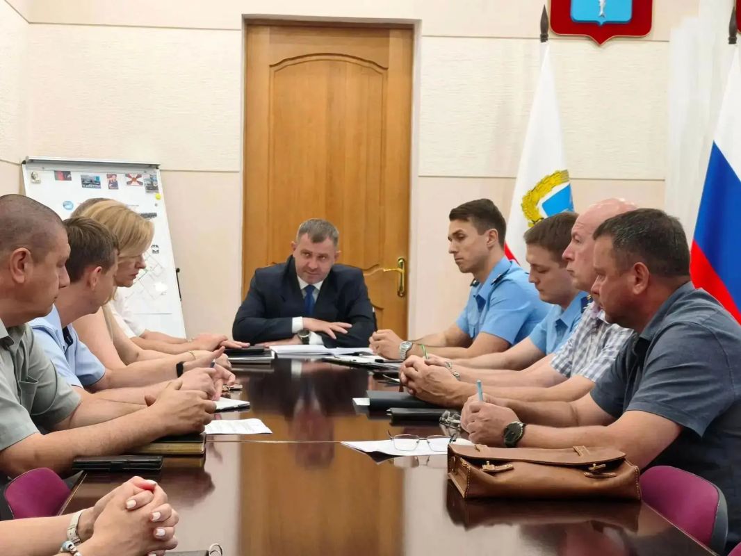 Сегодня вместе с прокурором города Балаково Олегом Гридневым провели заседание рабочей группы комиссии по чрезвычайным ситуациям