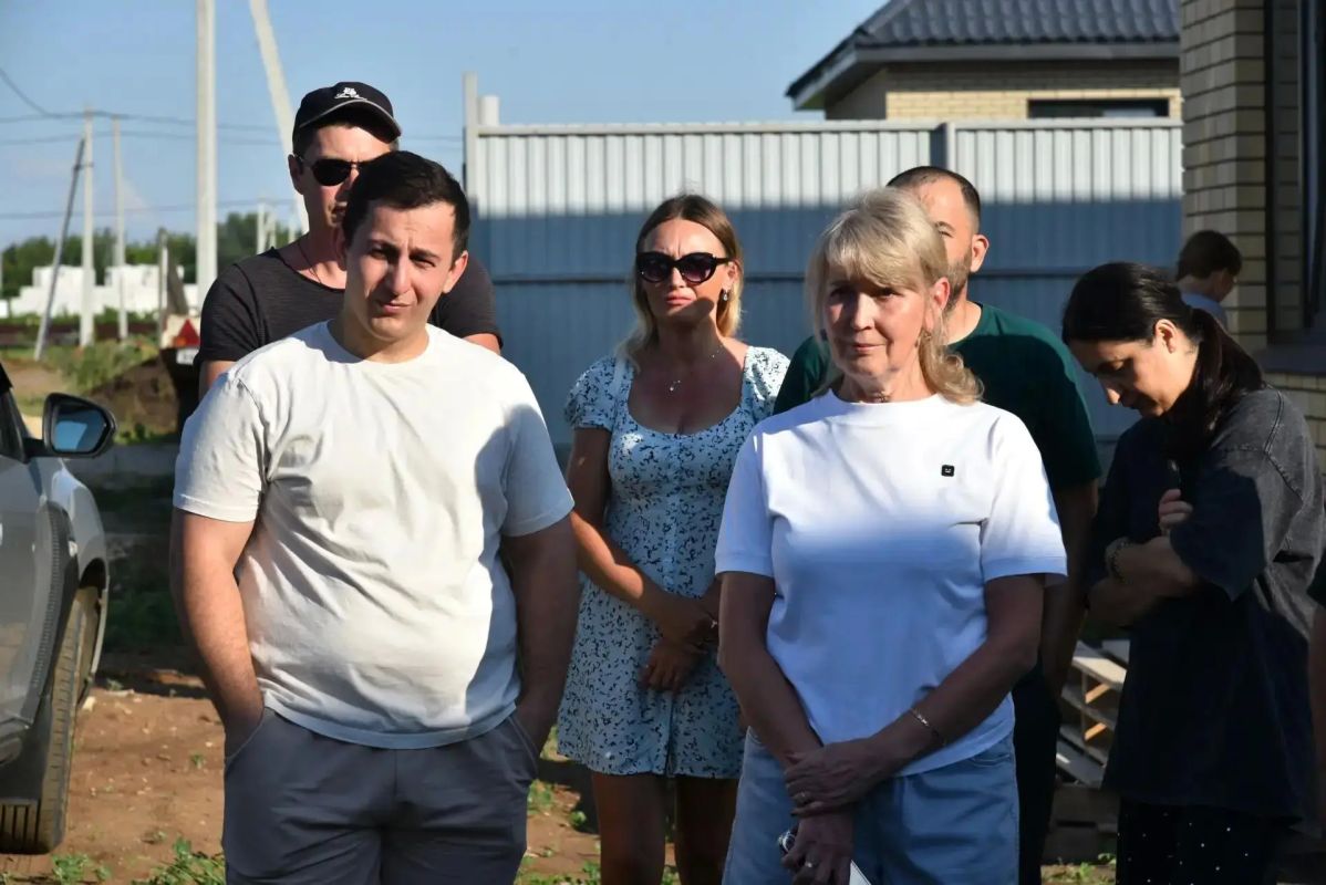 Провели встречу с владельцами участков в поселке многодетных в 4Б микрорайоне Провели встречу с владельцами участков в поселке многодетных в 4Б микрорайоне