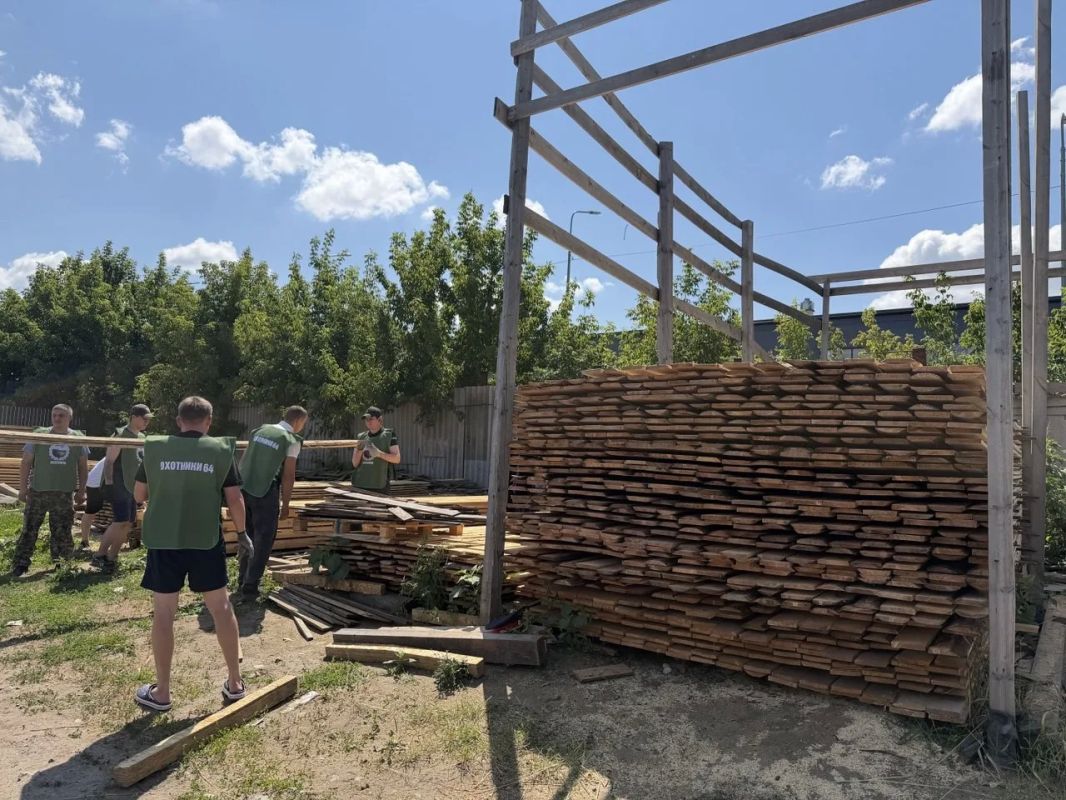Офицеры следственного управления по Саратовской области в очередной раз организовали отправку гуманитарной помощи в зону СВО Офицеры следственного управления по Саратовской области в очередной раз организовали отправку гуманитарной помощи в зону СВО