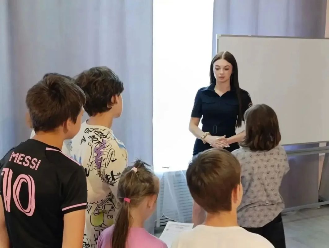 В Саратове сотрудники полиции провели для подростков профилактическую викторину В Саратове сотрудники полиции провели для подростков профилактическую викторину