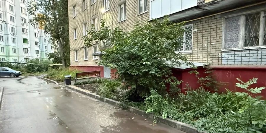 В Ленинском районе начали проверку по факту падения 5-летней девочки из окна