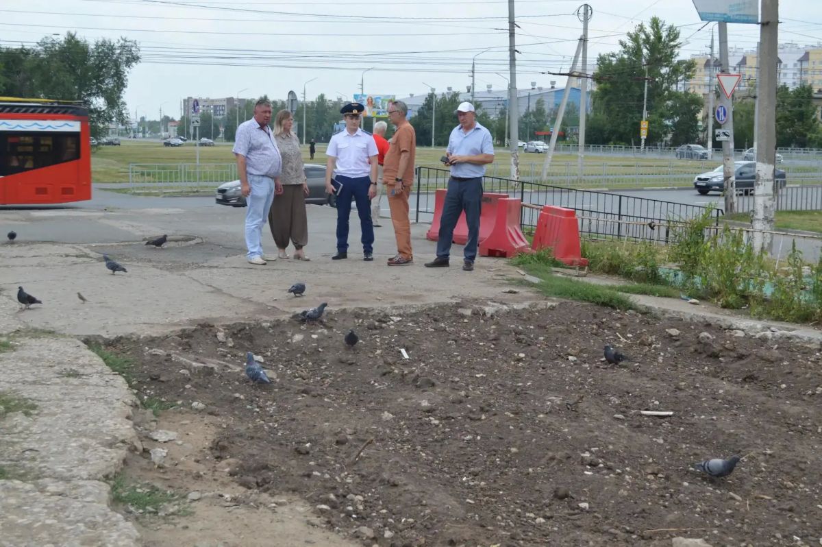 По распоряжению главы Балаковского района Сергея Барулина в городе продолжаются рейдовые мероприятия по территориям, которые не были приведены в порядок после вскрышных работ По распоряжению главы Балаковского района Сергея Барулина в городе продолжаются рейдовые мероприятия по территориям, которые не были приведены в порядок после вскрышных работ