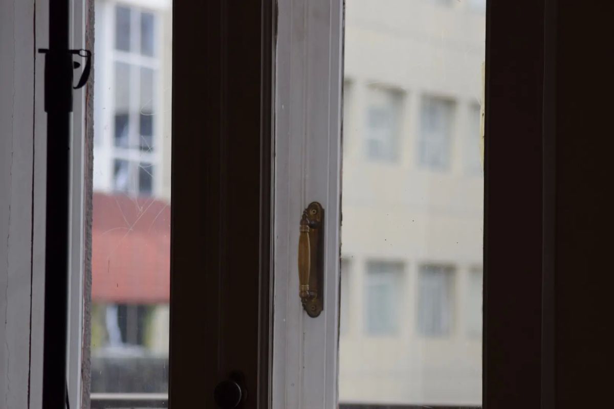 В Саратове девочка выпала из окна!