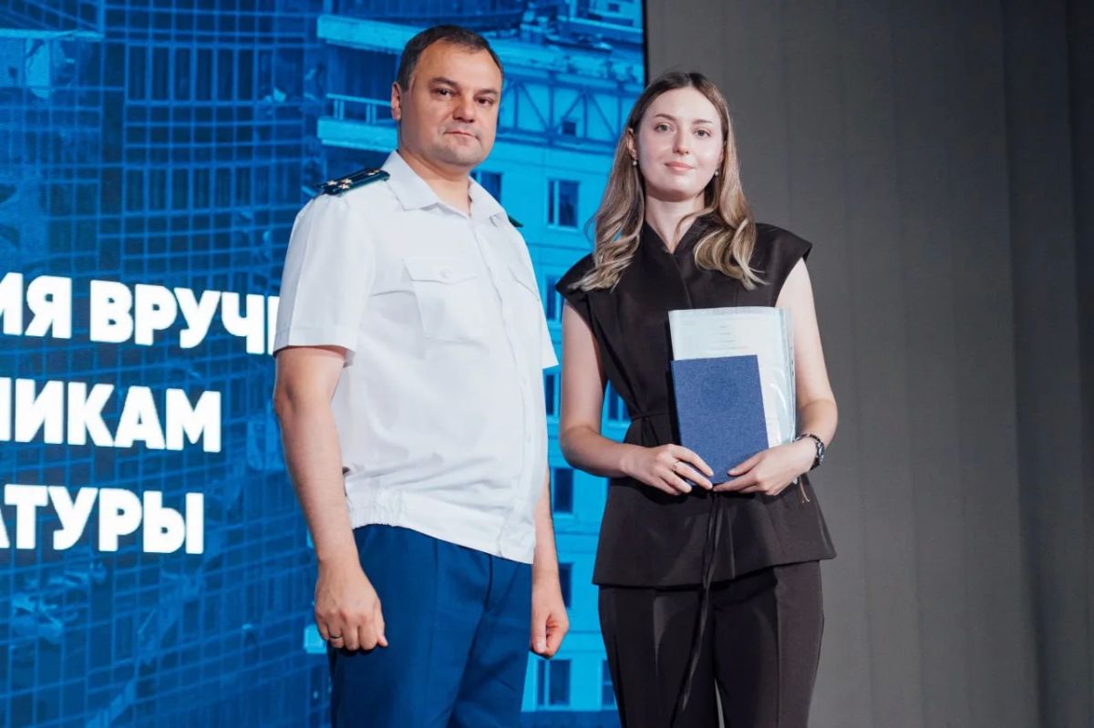 Транспортные прокуроры приняли участие в церемонии торжественного вручения дипломов Транспортные прокуроры приняли участие в церемонии торжественного вручения дипломов