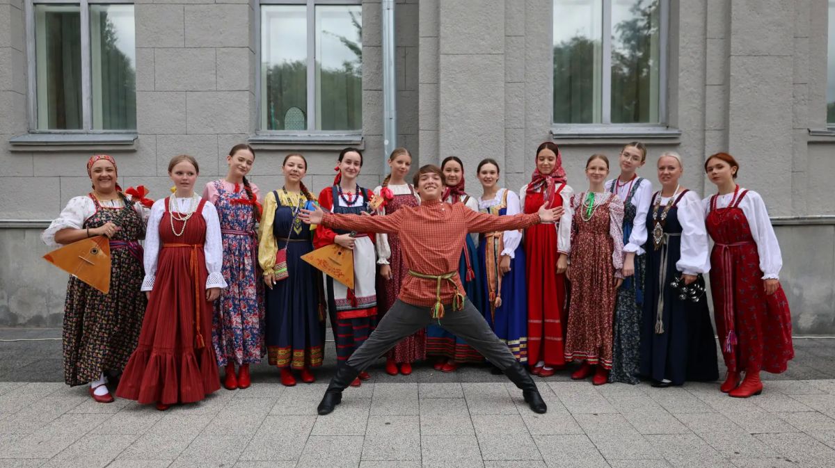 Праздник фольклора и национальных культур под названием «В семье единой» состоялся в Саратове Праздник фольклора и национальных культур под названием «В семье единой» состоялся в Саратове