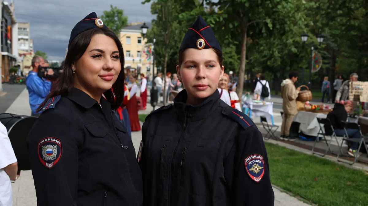 Праздник фольклора и национальных культур под названием «В семье единой» состоялся в Саратове Праздник фольклора и национальных культур под названием «В семье единой» состоялся в Саратове