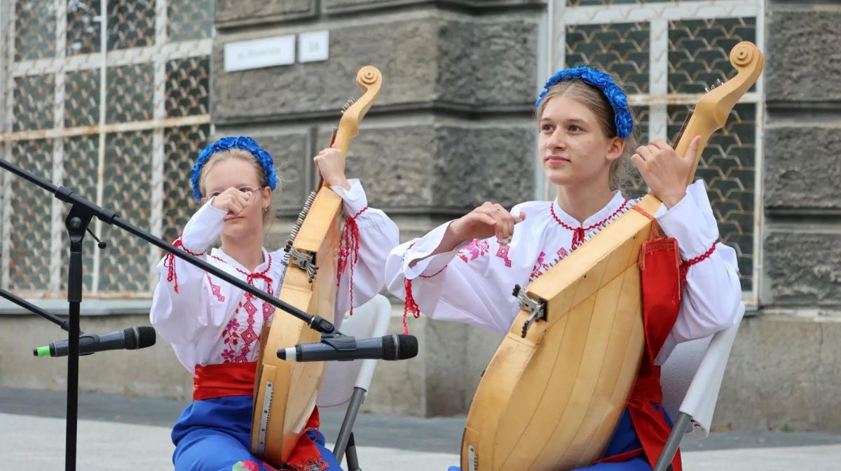 Праздник фольклора и национальных культур под названием «В семье единой» состоялся в Саратове Праздник фольклора и национальных культур под названием «В семье единой» состоялся в Саратове