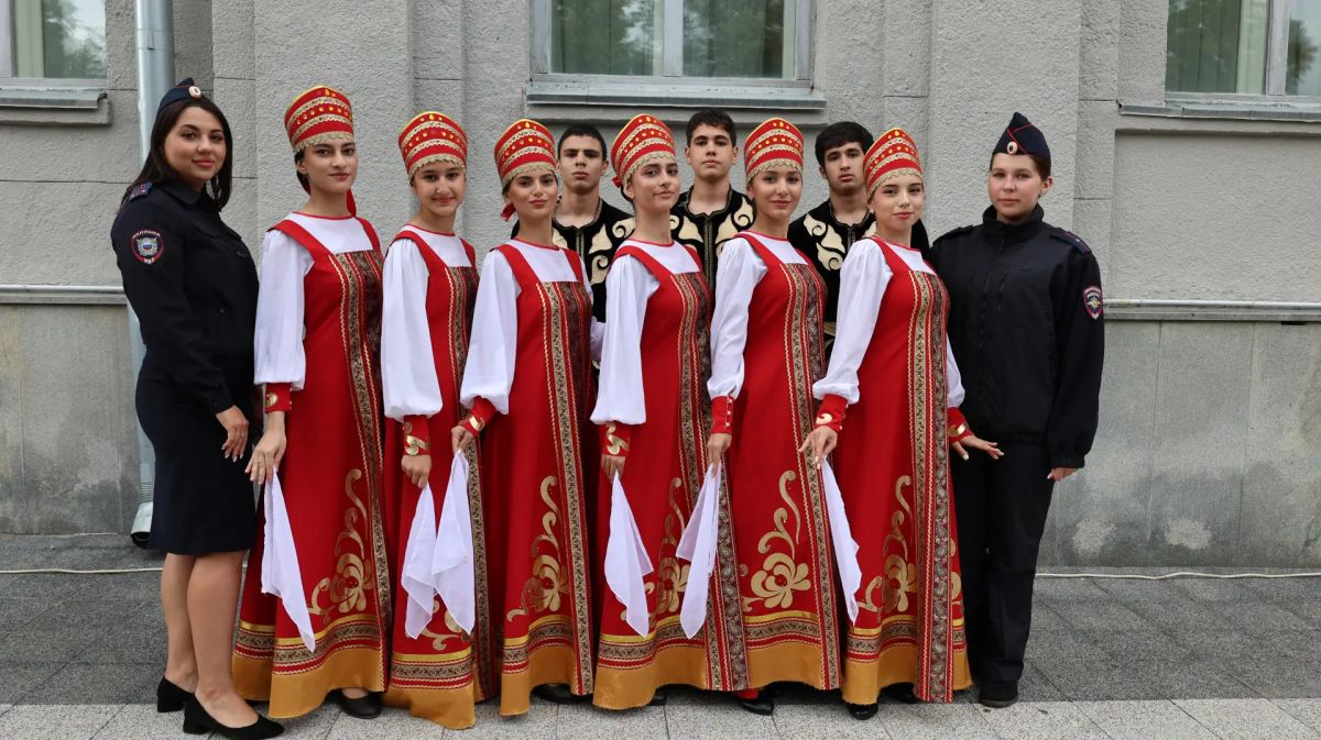 Праздник фольклора и национальных культур под названием «В семье единой» состоялся в Саратове Праздник фольклора и национальных культур под названием «В семье единой» состоялся в Саратове