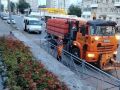 Уборка города. Коммунальные службы осуществляют уборку дорог и тротуаров, мойку и ремонт остановочных павильонов, уход за зелеными зонами, подбор мусора, а также ремонт дорожных знаков и ограждений