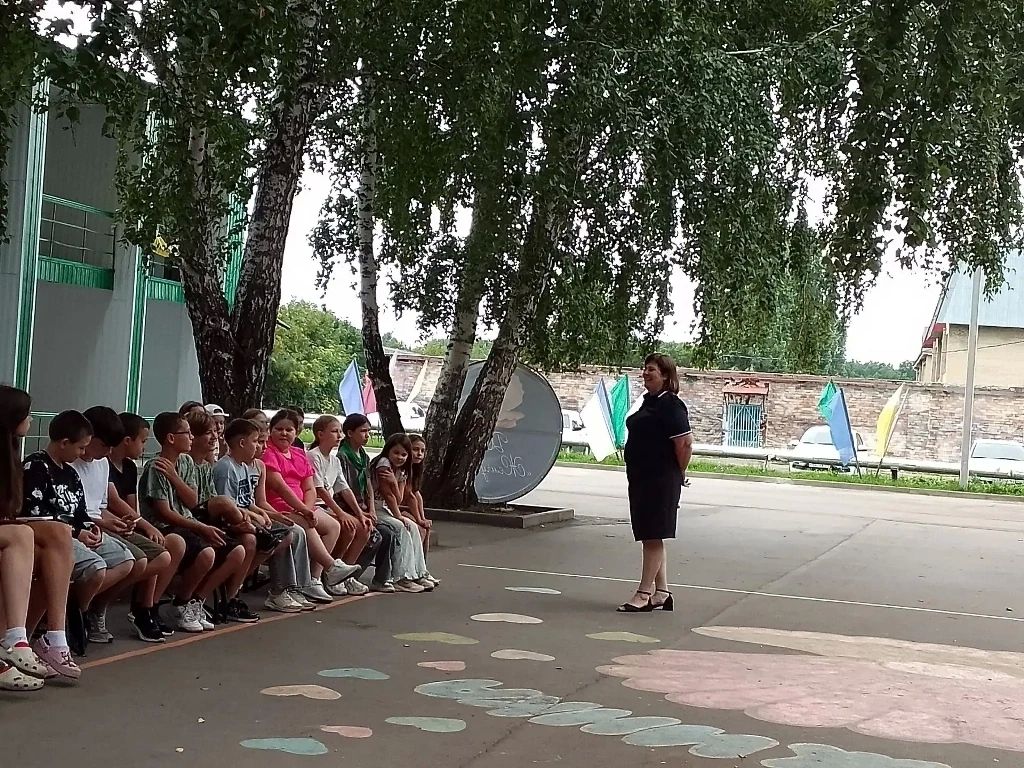 Тематические круглые столы – хорошо себя зарекомендовавший формат общения с несовершеннолетними, который на протяжении уже многих лет в профилактической работе используют сотрудники полиции и Общественный совет при МО МВД... Тематические круглые столы – хорошо себя зарекомендовавший формат общения с несовершеннолетними, который на протяжении уже многих лет в профилактической работе используют сотрудники полиции и Общественный совет при МО МВД...
