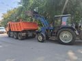 Уборка города. Коммунальные службы осуществляют уборку дорог и тротуаров, мойку и ремонт остановочных павильонов, уход за зелеными зонами, подбор мусора, а также ремонт дорожных знаков и ограждений