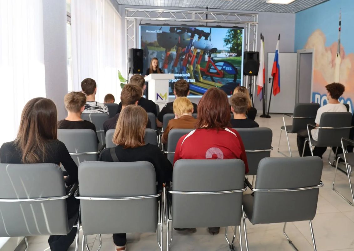 В Красноармейске полицейские провели профилактическое мероприятие «Безопасный маршрут МОТО-ВЕЛО-СИМ» на базе многофункционального молодежного центра #БезопасноеЛето В Красноармейске полицейские провели профилактическое мероприятие «Безопасный маршрут МОТО-ВЕЛО-СИМ» на базе многофункционального молодежного центра #БезопасноеЛето