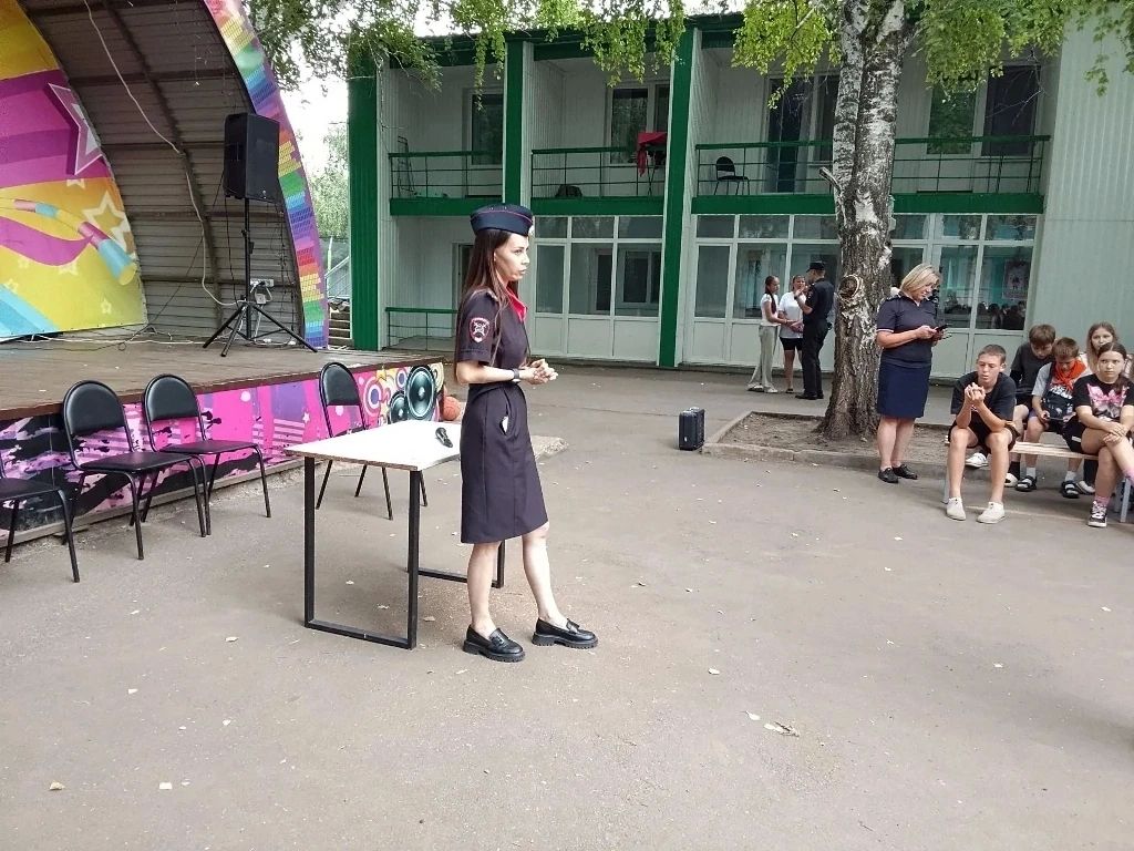 Тематические круглые столы – хорошо себя зарекомендовавший формат общения с несовершеннолетними, который на протяжении уже многих лет в профилактической работе используют сотрудники полиции и Общественный совет при МО МВД... Тематические круглые столы – хорошо себя зарекомендовавший формат общения с несовершеннолетними, который на протяжении уже многих лет в профилактической работе используют сотрудники полиции и Общественный совет при МО МВД...