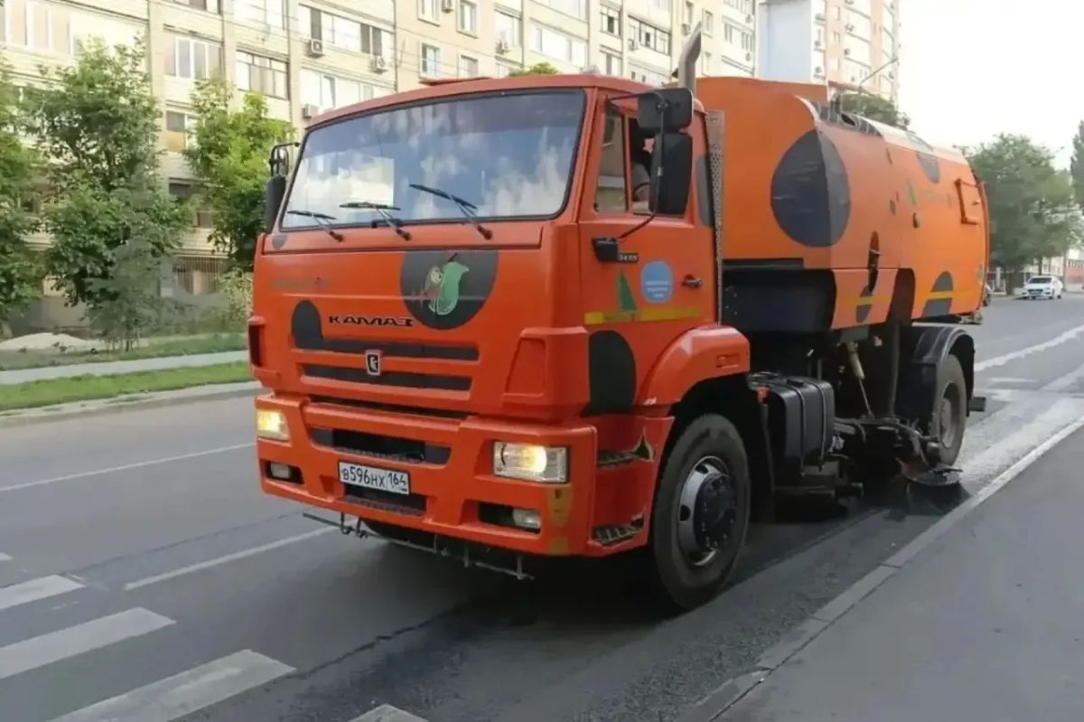 Уборка города. Коммунальные службы осуществляют уборку дорог и тротуаров, мойку и ремонт остановочных павильонов, уход за зелеными зонами, подбор мусора, а также ремонт дорожных знаков и ограждений Уборка города. Коммунальные службы осуществляют уборку дорог и тротуаров, мойку и ремонт остановочных павильонов, уход за зелеными зонами, подбор мусора, а также ремонт дорожных знаков и ограждений
