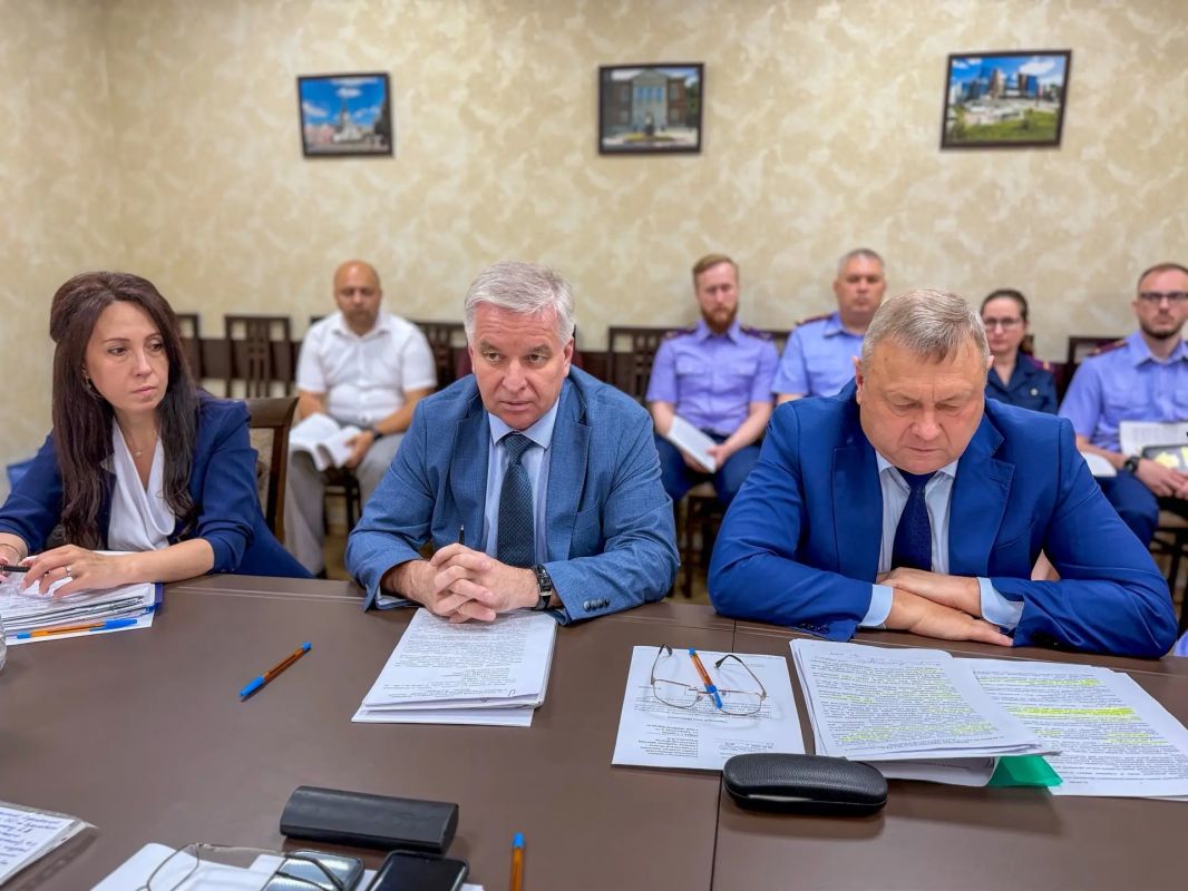Руководитель следственного управления по Саратовской области провёл личный прием по вопросам нарушения природоохранного законодательства в Энгельсском районе Руководитель следственного управления по Саратовской области провёл личный прием по вопросам нарушения природоохранного законодательства в Энгельсском районе