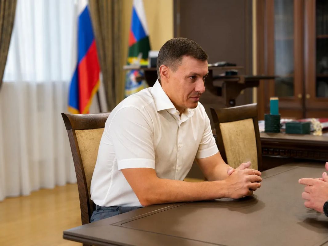 Прокурор Саратовской области Роман Пантелеев провел рабочую встречу с руководителем следственного управления Следственного комитета Российской Федерации по Саратовской области Дмитрием Костиным Прокурор Саратовской области Роман Пантелеев провел рабочую встречу с руководителем следственного управления Следственного комитета Российской Федерации по Саратовской области Дмитрием Костиным