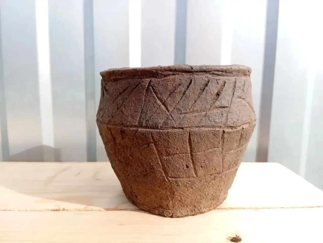 Археологи обнаружили древнюю посуду при раскопках курганов в Саратовской области Археологи обнаружили древнюю посуду при раскопках курганов в Саратовской области