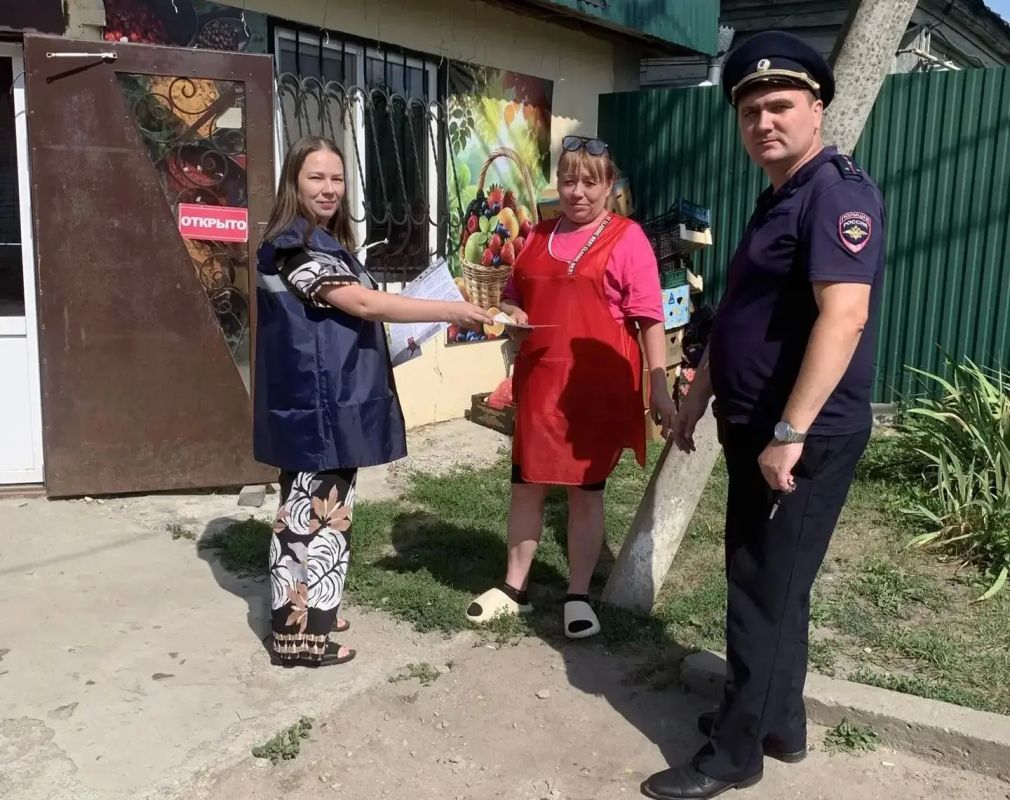 В Калининске полицейские и дружинники в рамках акции #ТвояБезопасность провели профилактические беседы с жителями