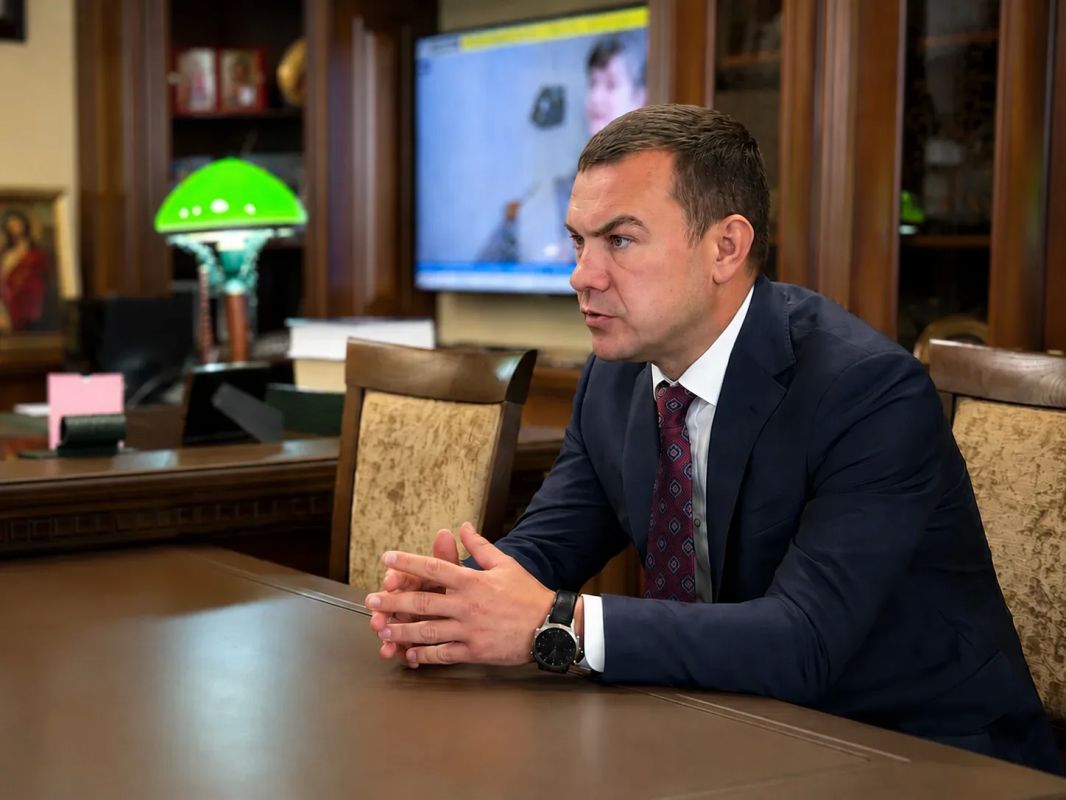 Прокурор Саратовской области Роман Пантелеев провел рабочую встречу с руководителем следственного управления Следственного комитета Российской Федерации по Саратовской области Дмитрием Костиным