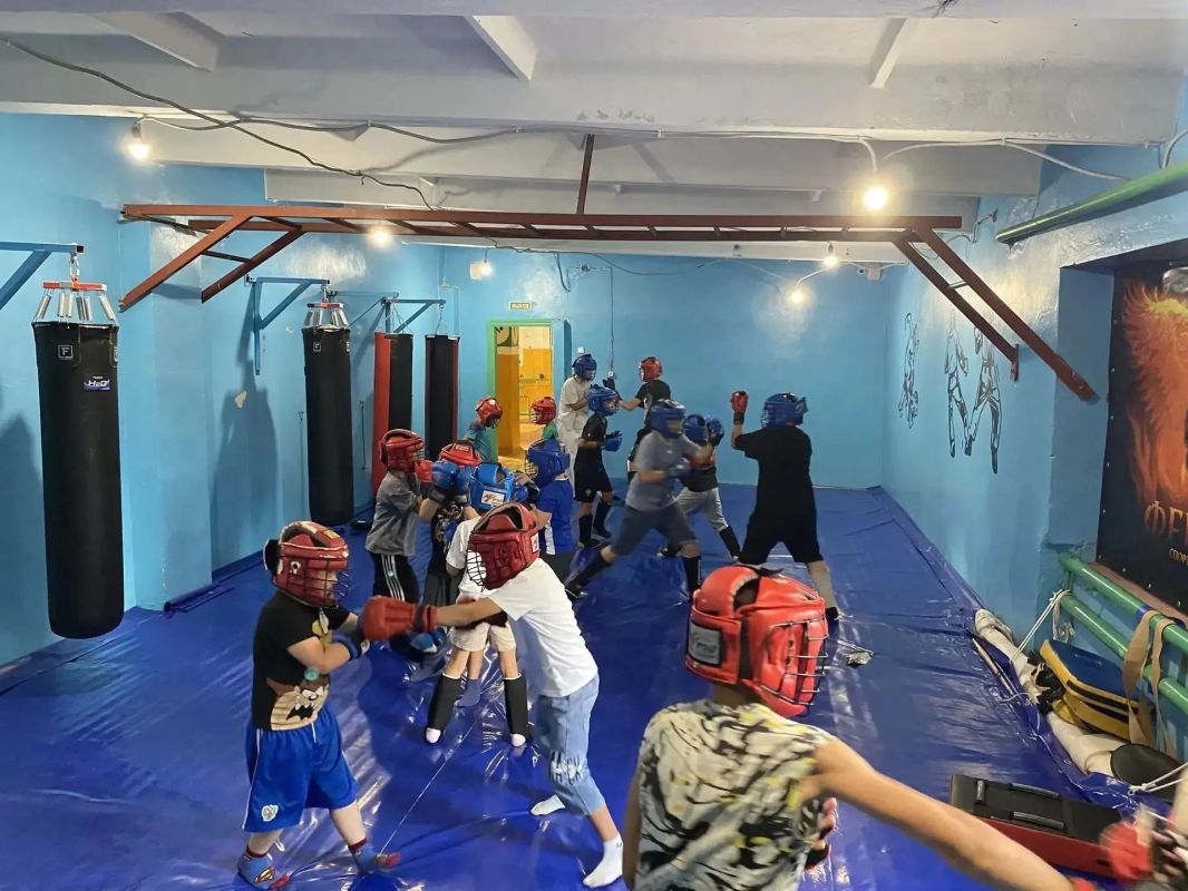 В спортивном зале поселка им. Карла Маркса прошла очередная тренировка по универсальному бою в рамках проекта «Дворовый тренер» В спортивном зале поселка им. Карла Маркса прошла очередная тренировка по универсальному бою в рамках проекта «Дворовый тренер»