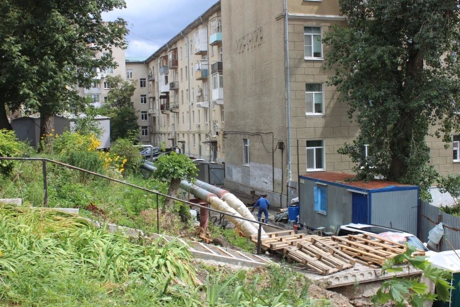 На Набережной Космонавтов снесли опасную подпорную стенку На Набережной Космонавтов снесли опасную подпорную стенку