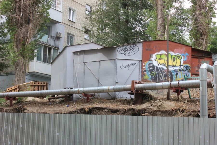 На Набережной Космонавтов снесли опасную подпорную стенку На Набережной Космонавтов снесли опасную подпорную стенку