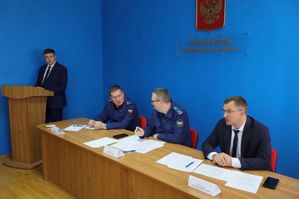 В Ершове обсудили вопросы профилактики межнациональных и межконфессиональных конфликтов В Ершове обсудили вопросы профилактики межнациональных и межконфессиональных конфликтов