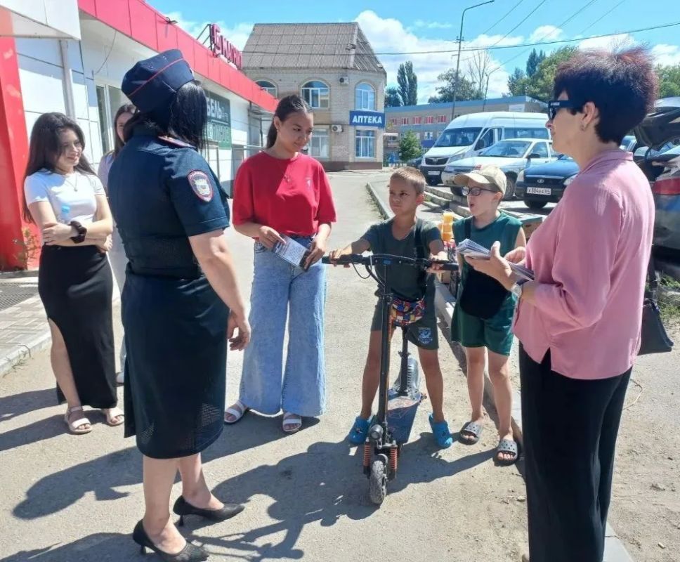В Ершове в рамках «Каникул с Общественным советом» прошла акция на улицах города #ВместеЗаБезопасныеДороги В Ершове в рамках «Каникул с Общественным советом» прошла акция на улицах города #ВместеЗаБезопасныеДороги
