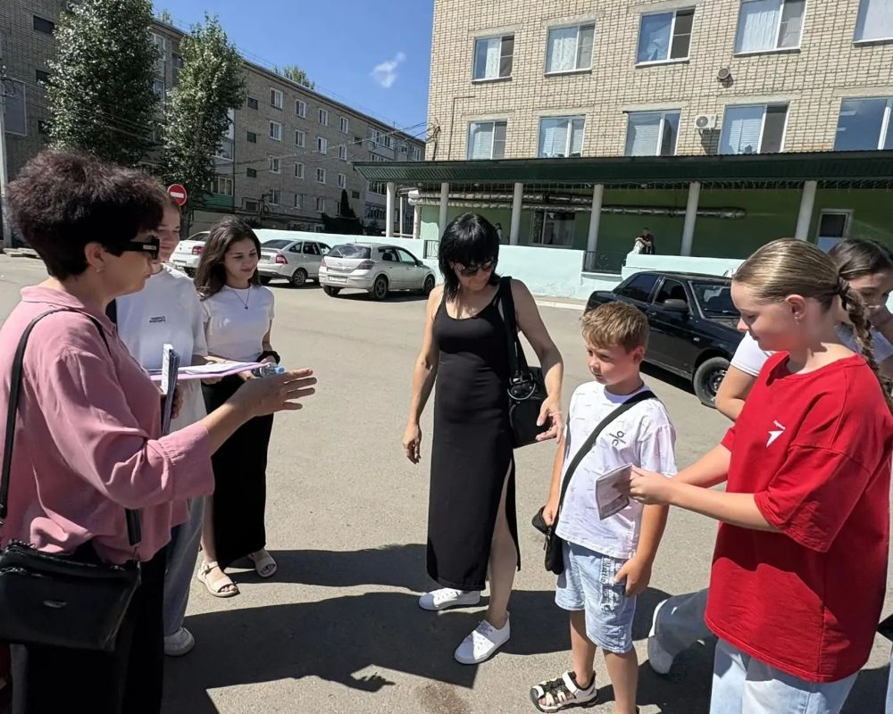 В Ершове в рамках «Каникул с Общественным советом» прошла акция на улицах города #ВместеЗаБезопасныеДороги В Ершове в рамках «Каникул с Общественным советом» прошла акция на улицах города #ВместеЗаБезопасныеДороги