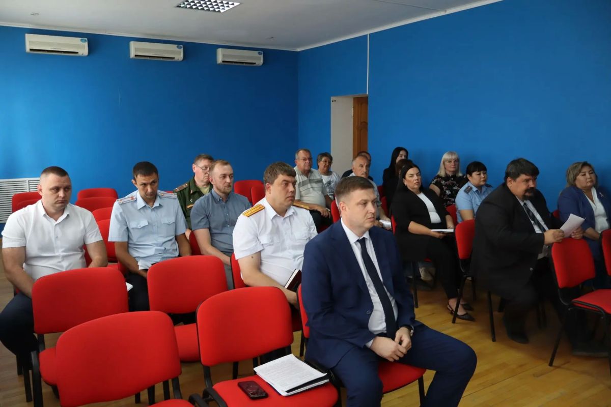 В Ершове обсудили вопросы профилактики межнациональных и межконфессиональных конфликтов В Ершове обсудили вопросы профилактики межнациональных и межконфессиональных конфликтов