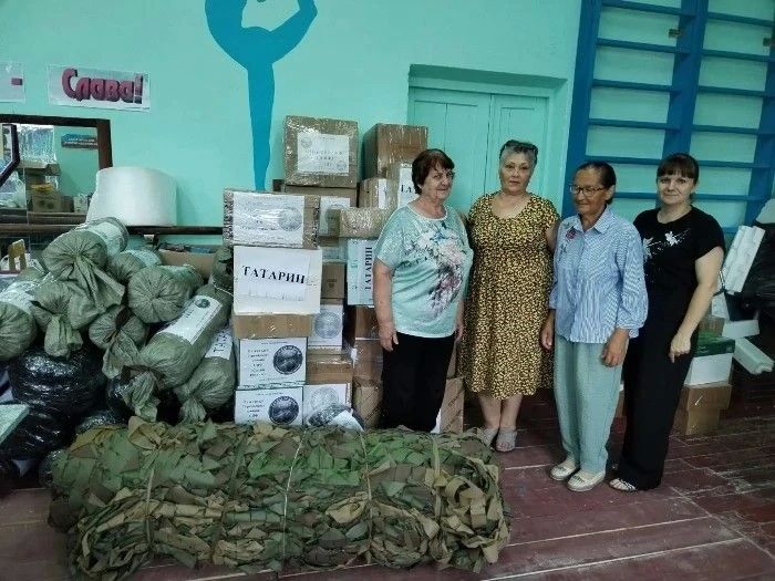Клуб «Кому за 60»: пенсионеры из Турковского района собрали гуманитарную помощь на передовую Клуб «Кому за 60»: пенсионеры из Турковского района собрали гуманитарную помощь на передовую