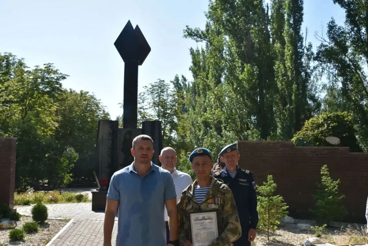 В Балаково состоялись памятные и торжественные мероприятия, приуроченные к 96-й годовщине со дня образования Воздушно-десантных войск Российской Федерации В Балаково состоялись памятные и торжественные мероприятия, приуроченные к 96-й годовщине со дня образования Воздушно-десантных войск Российской Федерации
