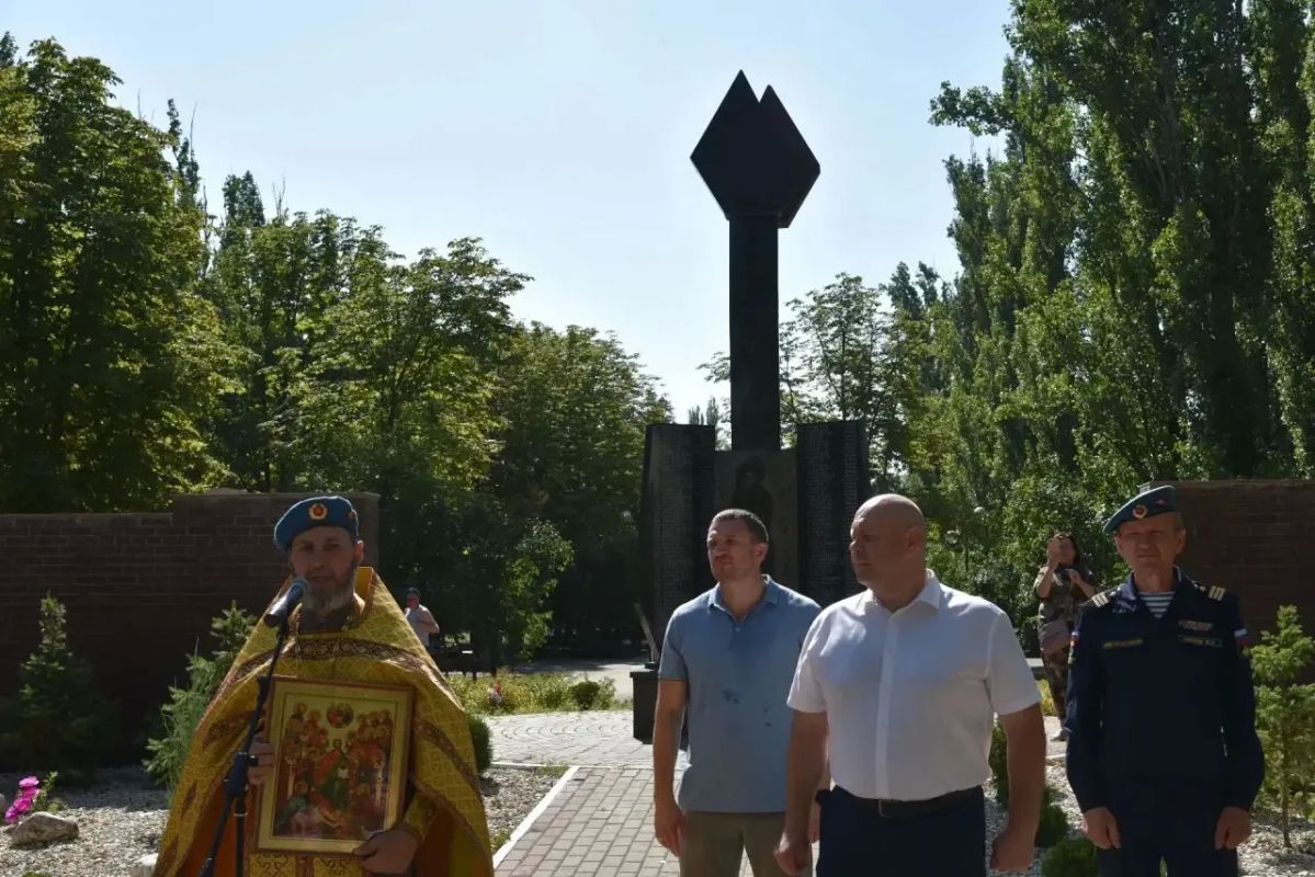 В Балаково состоялись памятные и торжественные мероприятия, приуроченные к 96-й годовщине со дня образования Воздушно-десантных войск Российской Федерации В Балаково состоялись памятные и торжественные мероприятия, приуроченные к 96-й годовщине со дня образования Воздушно-десантных войск Российской Федерации