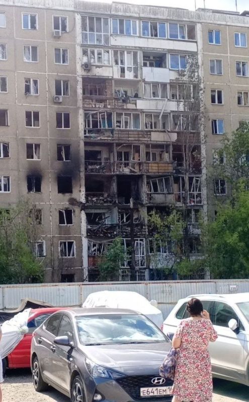 Налет на регионы. Минувшей ночью украинские формирования в очередной раз атаковали некоторые регионы РФ. По данным Минобороны силами ПВО было перехвачено и уничтожено 635 аппаратов самолётного типа над территориями 16... Налет на регионы. Минувшей ночью украинские формирования в очередной раз атаковали некоторые регионы РФ. По данным Минобороны силами ПВО было перехвачено и уничтожено 635 аппаратов самолётного типа над территориями 16...
