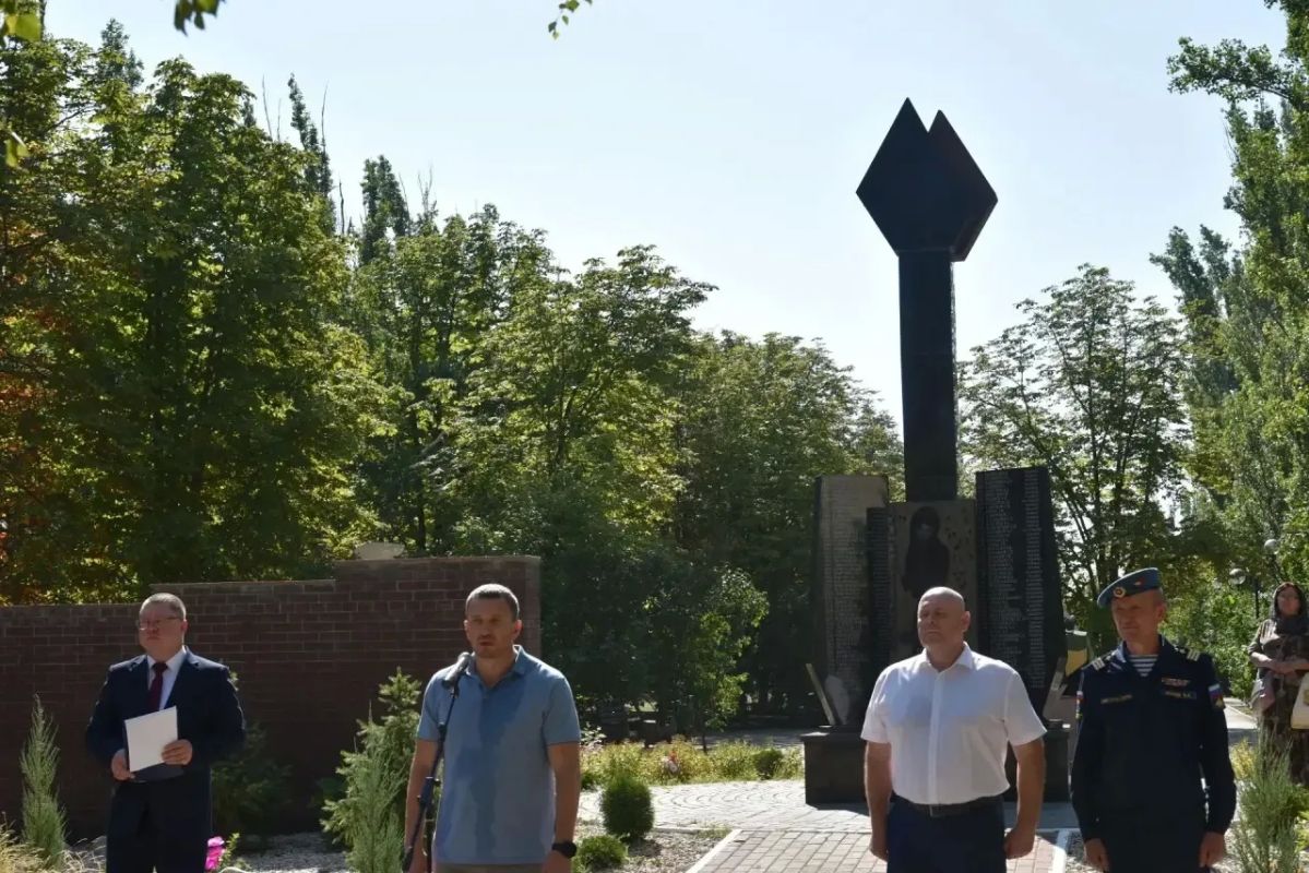 В Балаково состоялись памятные и торжественные мероприятия, приуроченные к 96-й годовщине со дня образования Воздушно-десантных войск Российской Федерации В Балаково состоялись памятные и торжественные мероприятия, приуроченные к 96-й годовщине со дня образования Воздушно-десантных войск Российской Федерации